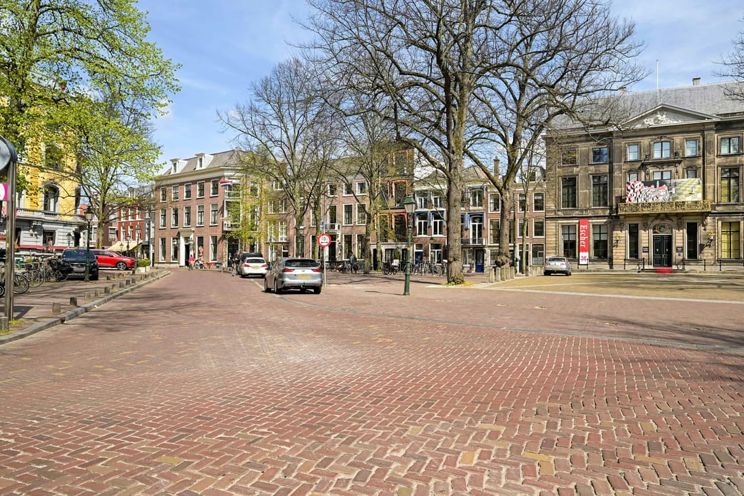 Monumental Canal House with Front and Rear House in The Hague City Center — 88