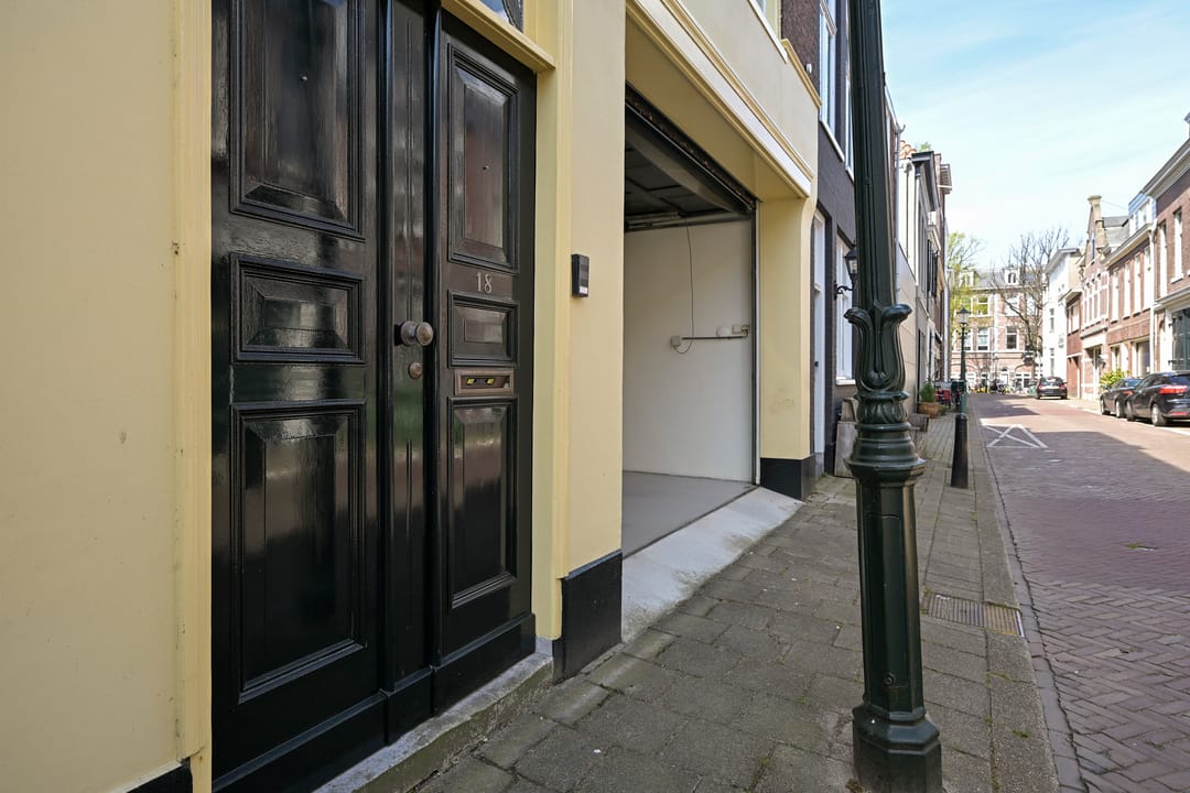 Monumental Canal House with Front and Rear House in The Hague City Center — 62