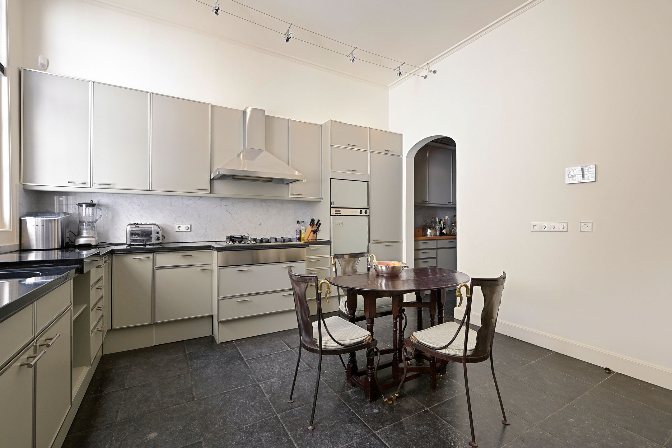 Monumental Canal House with Front and Rear House in The Hague City Center — 21