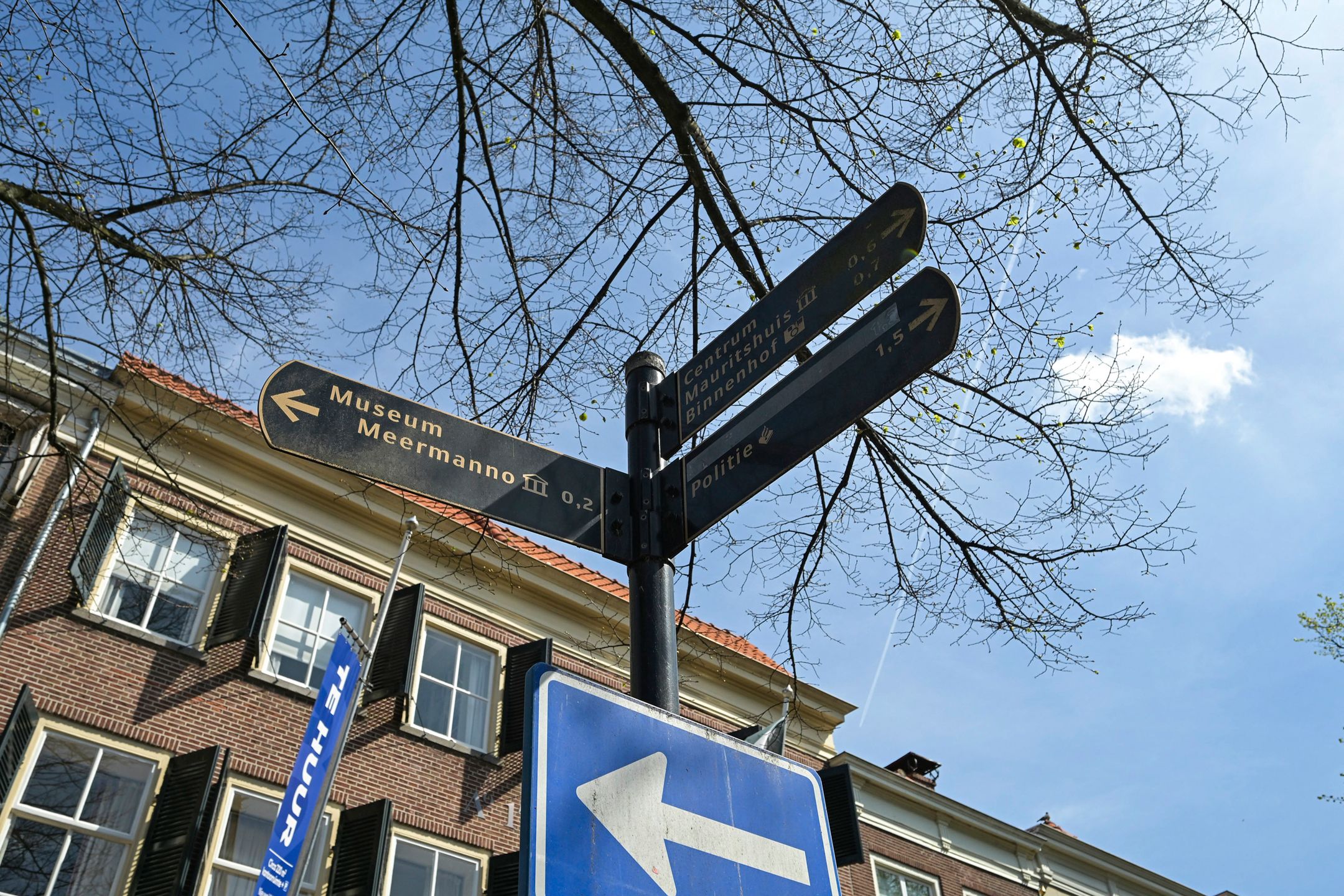 Monumental Canal House with Front and Rear House in The Hague City Center — 87
