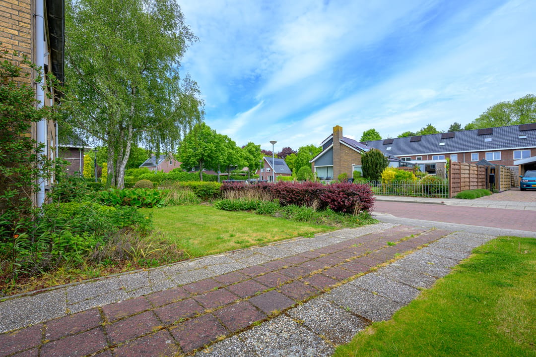 Semi-Detached Home with Garage and Renovation Potential in Wieringermeer — 37