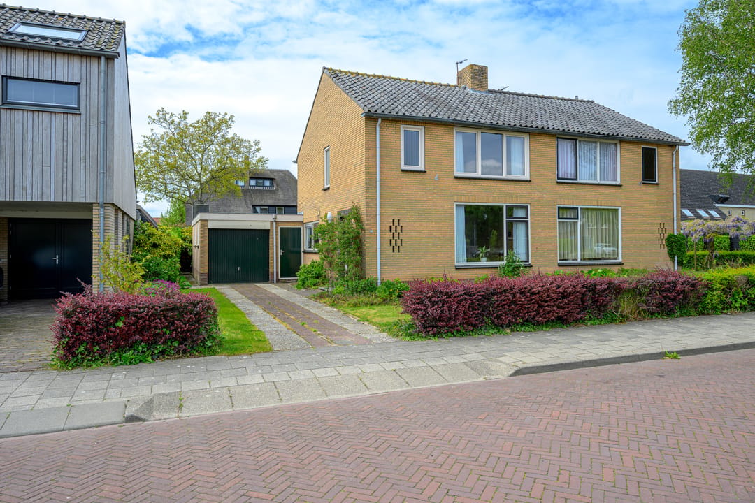 Semi-Detached Home with Garage and Renovation Potential in Wieringermeer — 38