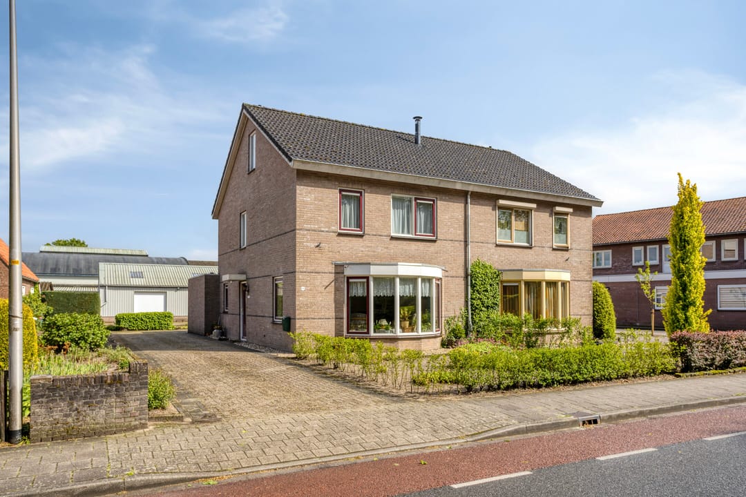 Geräumiges Reihenendhaus mit großem Nebengebäude und Wiesenblick in Ruurlo