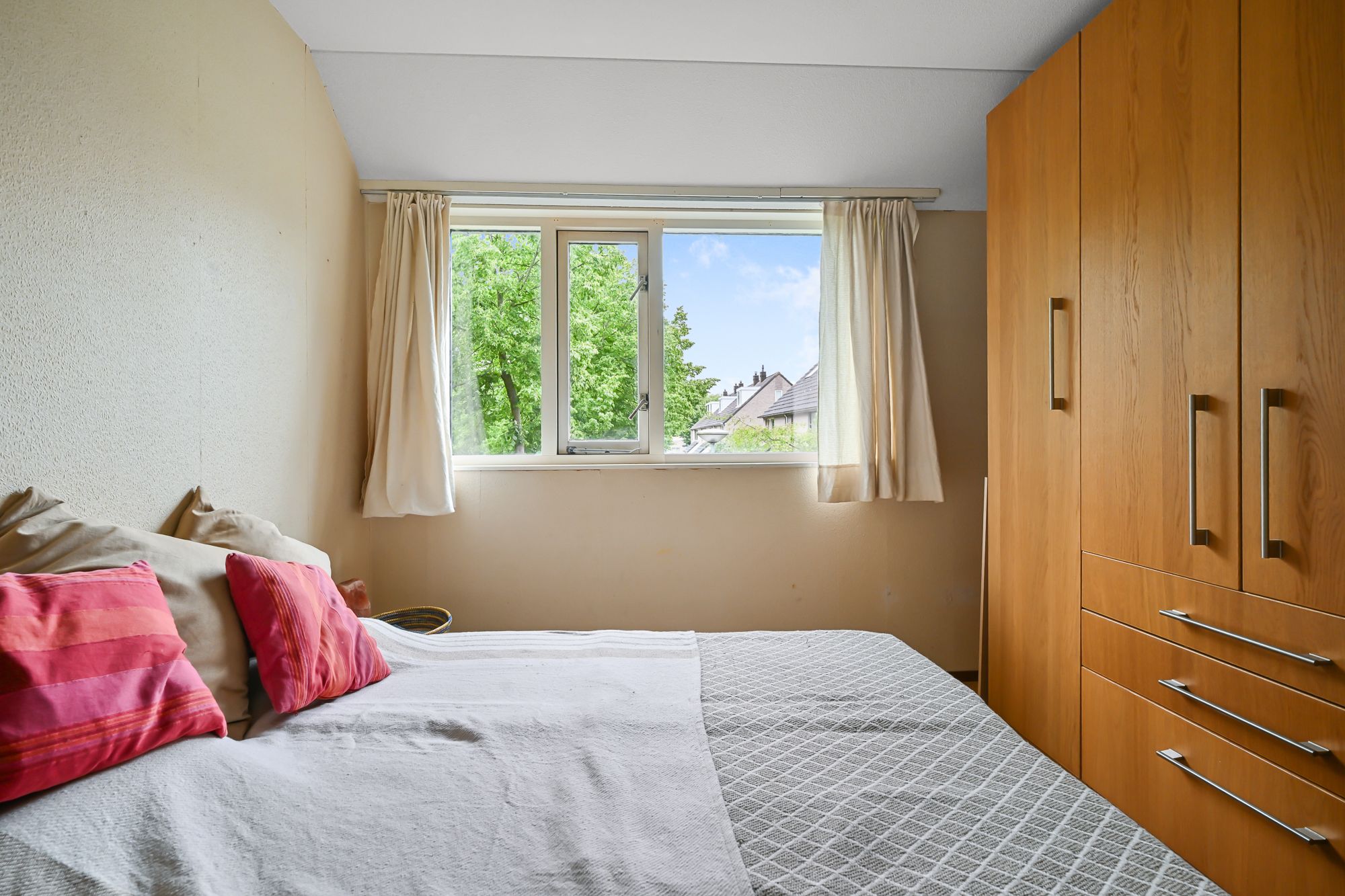 Versatile Corner Home with Ground Floor Extension in Daalmeer — 24