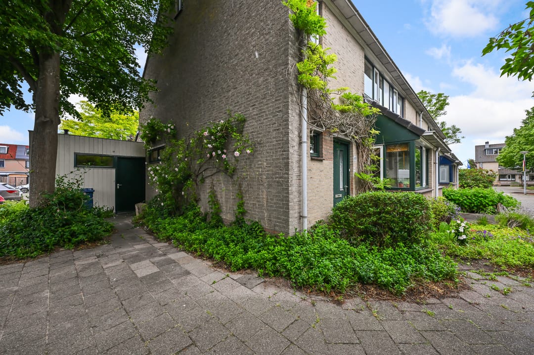 Versatile Corner Home with Ground Floor Extension in Daalmeer — 37