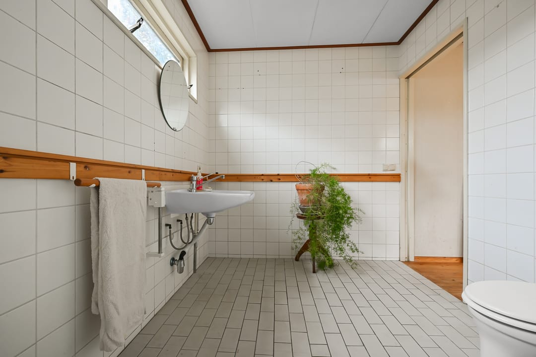 Versatile Corner Home with Ground Floor Extension in Daalmeer — 13