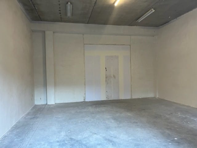 View photo 2 of Zuiderspoorstraat 11-1