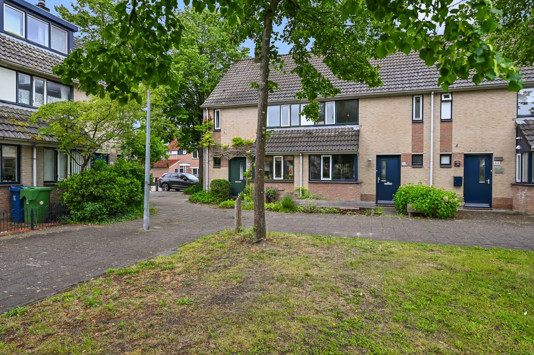 Versatile Corner Home with Ground Floor Extension in Daalmeer — 38