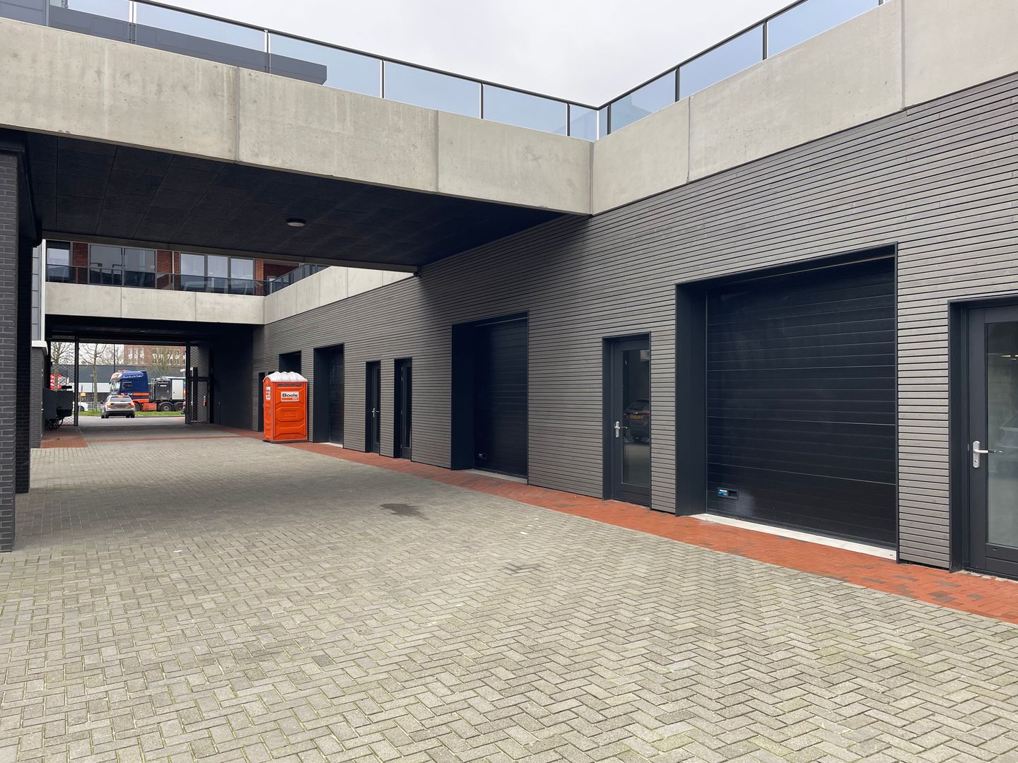 View photo 3 of Zuiderspoorstraat 11-1
