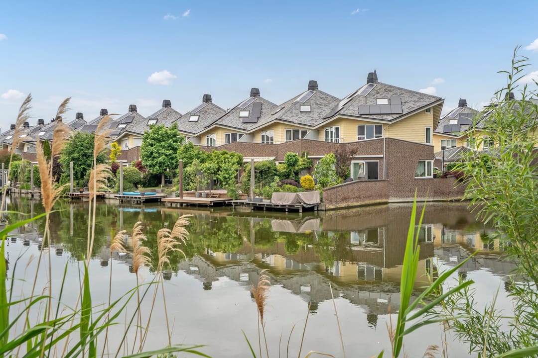 Villa Spaziosa sul Fronte dell'Acqua nel Regno delle Isole di Wateringse Veld
