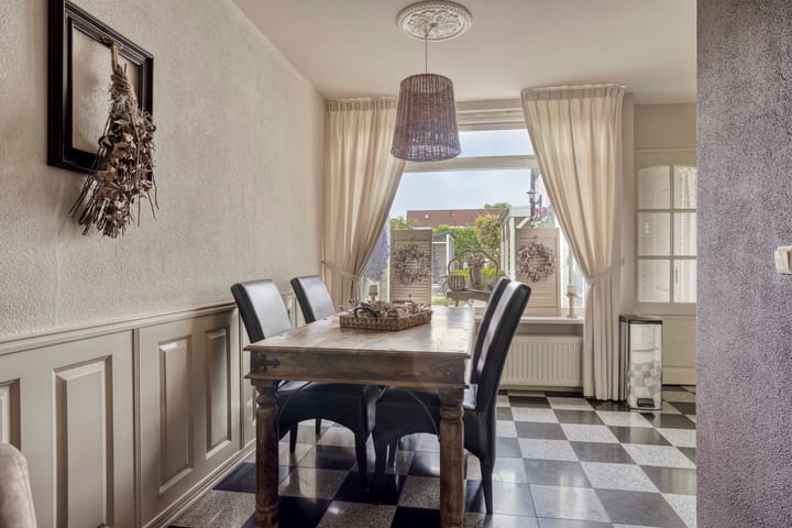 Twee-onder-één-kap te koop: De Savornin Lohmanstraat 129, Veenendaal