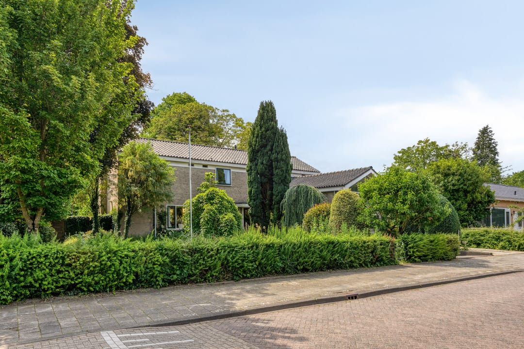 Foto 1 van Bloemenstraat 1