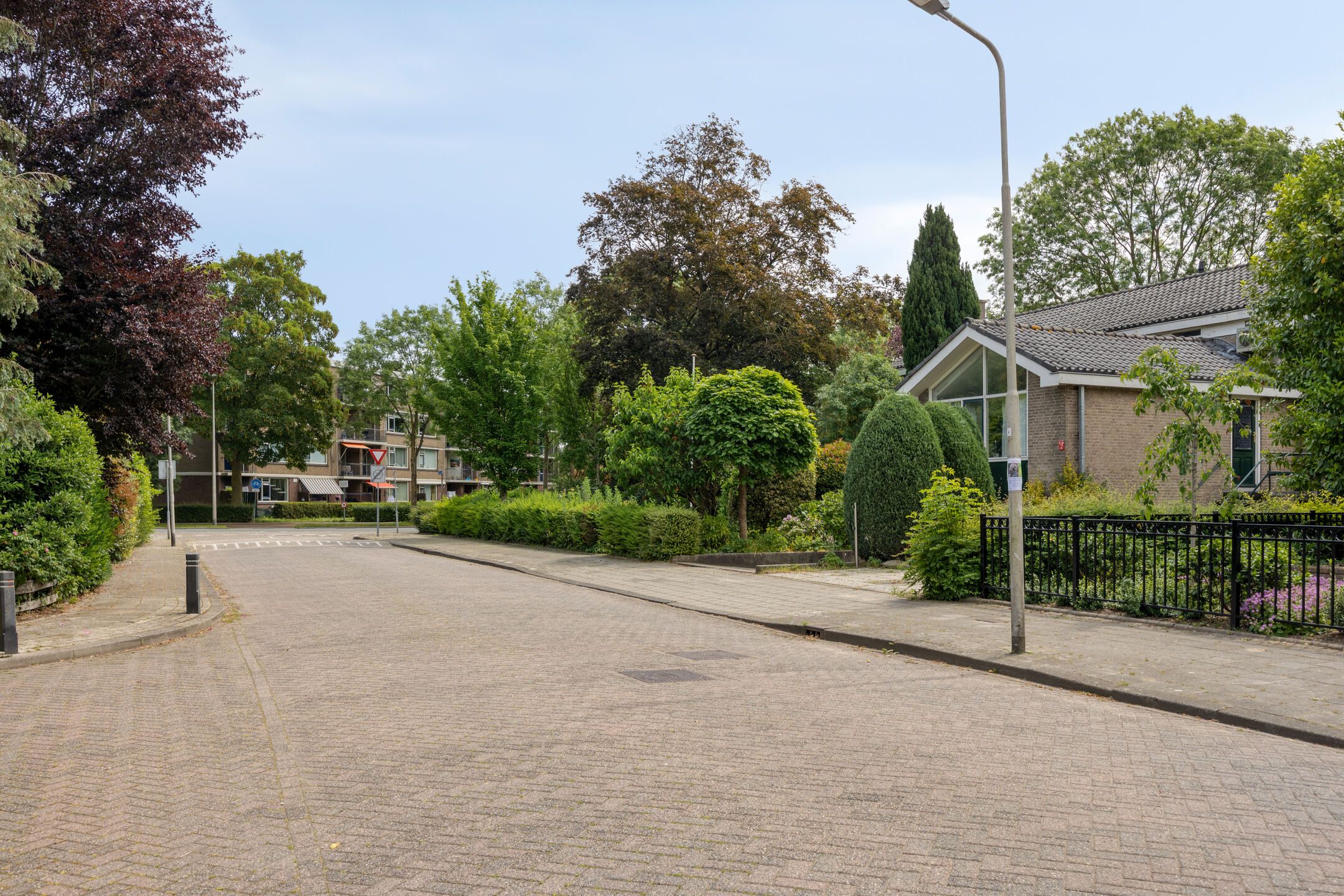 Foto 3 van Bloemenstraat 1