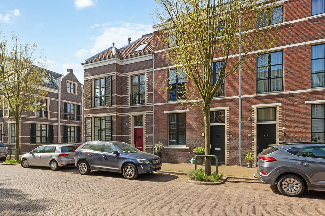 Well-Maintained Canal House in the Heart of Bussum with Private Parking — 37