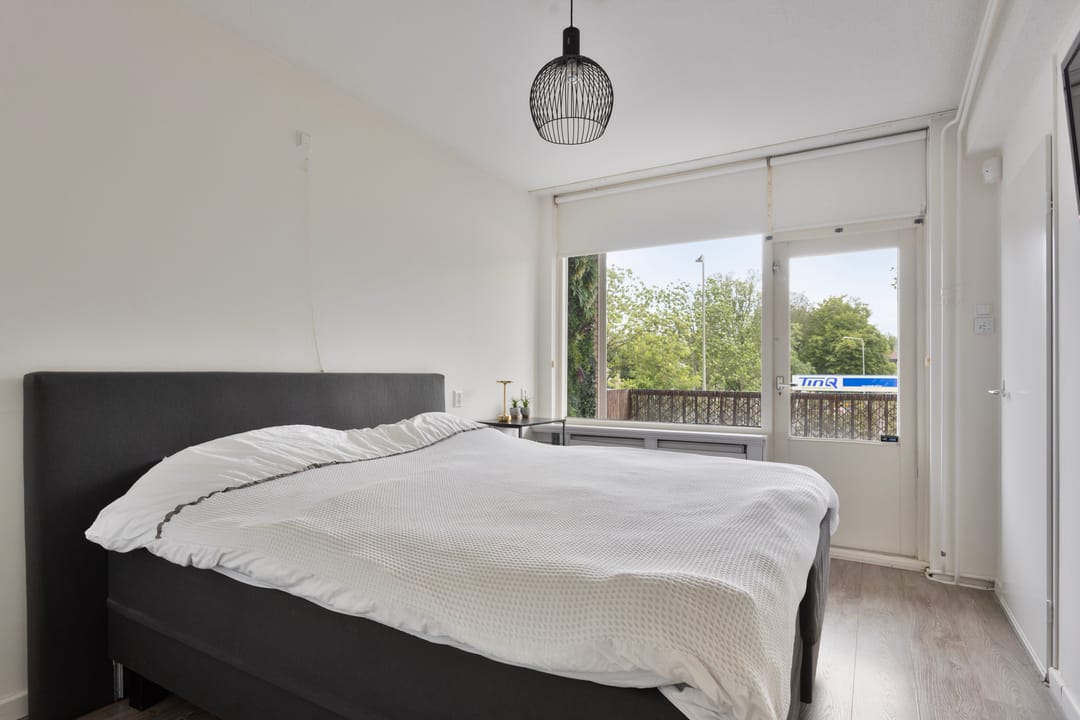 Spacious Corner Apartment with Sunny South-Facing Balcony Near Heemskerk Center — 13