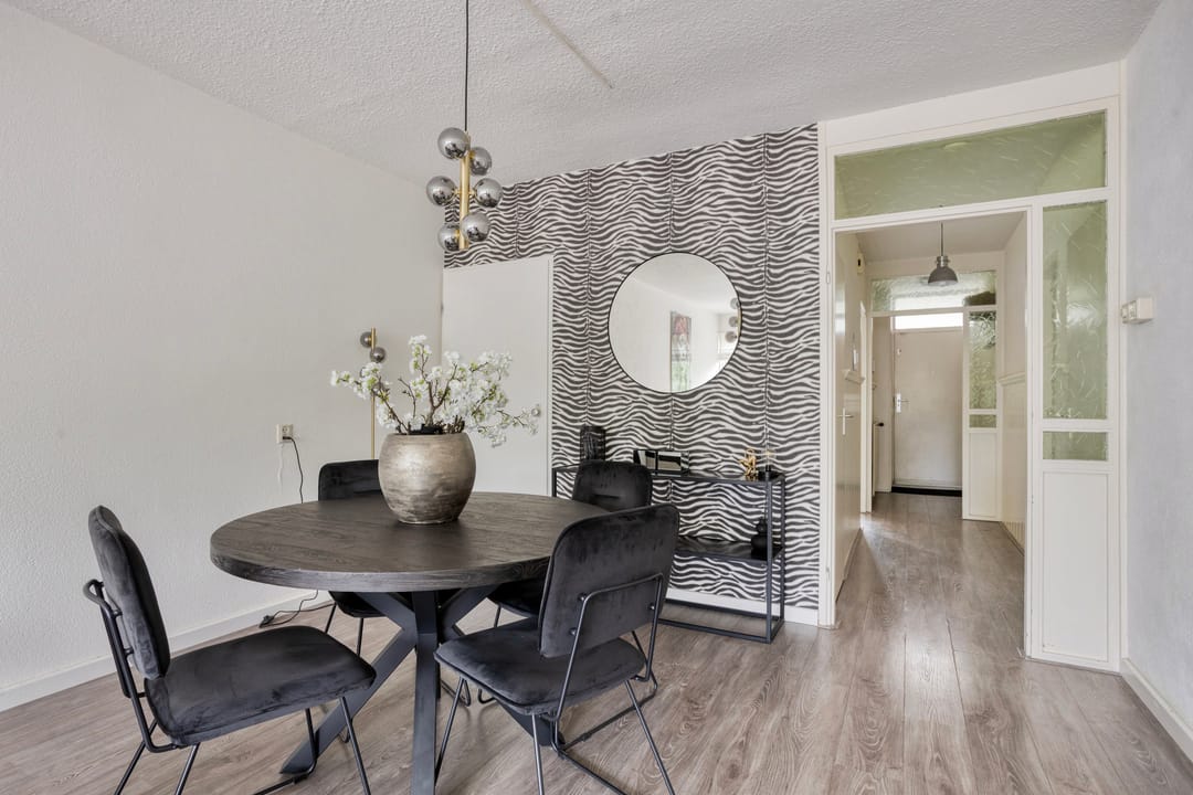 Spacious Corner Apartment with Sunny South-Facing Balcony Near Heemskerk Center — 7
