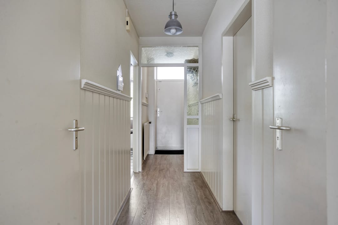Spacious Corner Apartment with Sunny South-Facing Balcony Near Heemskerk Center — 8
