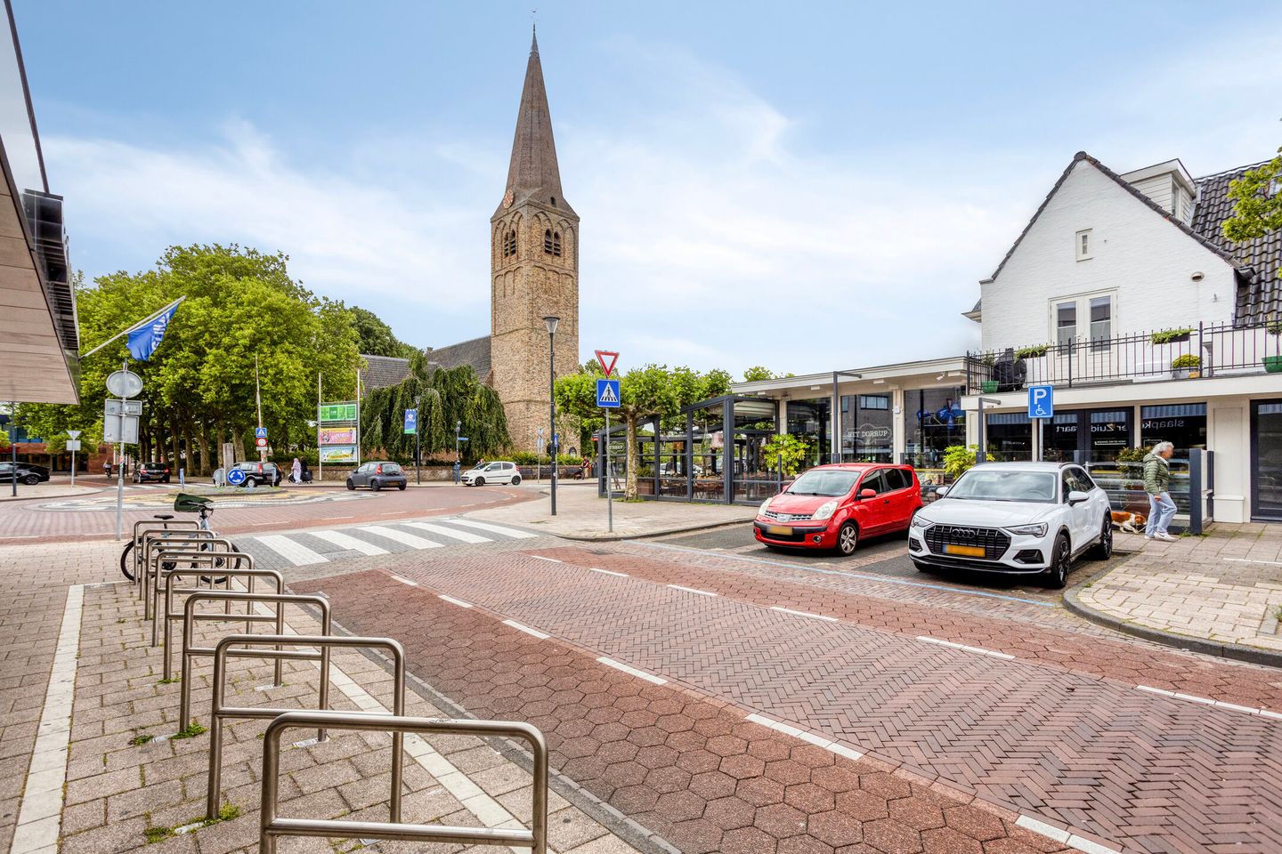 Spacious Corner Apartment with Sunny South-Facing Balcony Near Heemskerk Center — 25