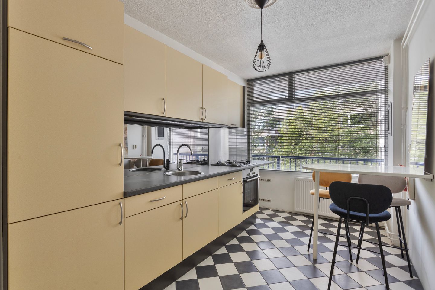 Spacious Corner Apartment with Sunny South-Facing Balcony Near Heemskerk Center — 10