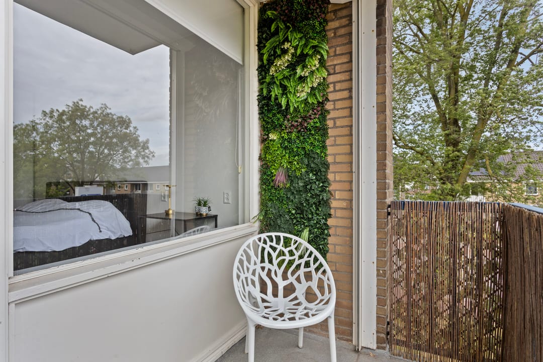 Spacious Corner Apartment with Sunny South-Facing Balcony Near Heemskerk Center — 16