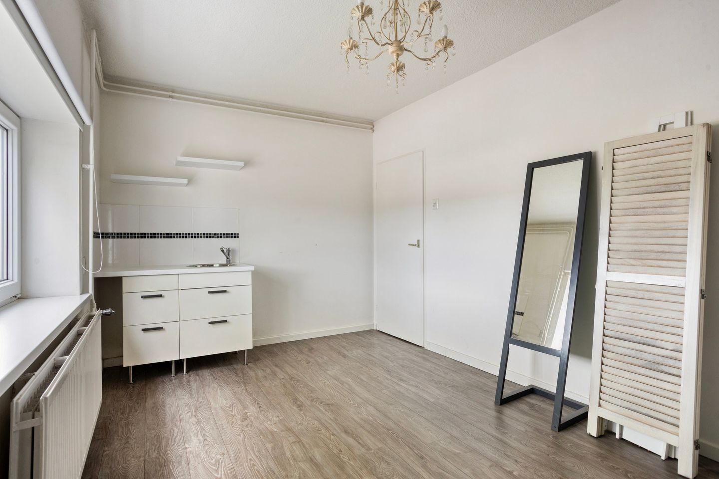 Spacious Corner Apartment with Sunny South-Facing Balcony Near Heemskerk Center — 19