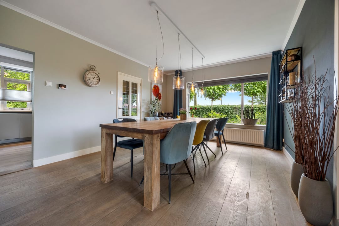Spacious Detached Family Home with Large Private Garden and Sustainable Features — 13