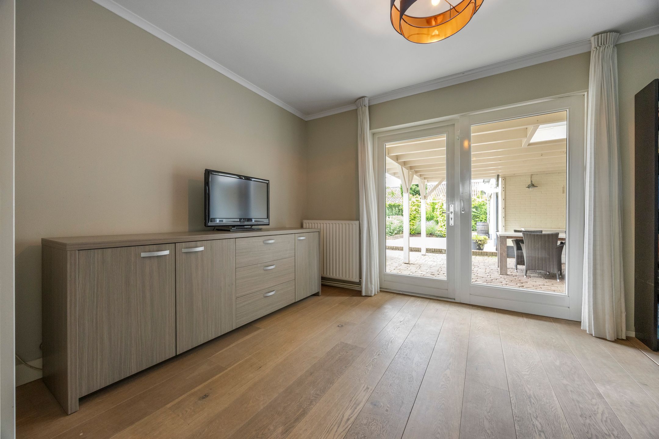 Spacious Detached Family Home with Large Private Garden and Sustainable Features — 15