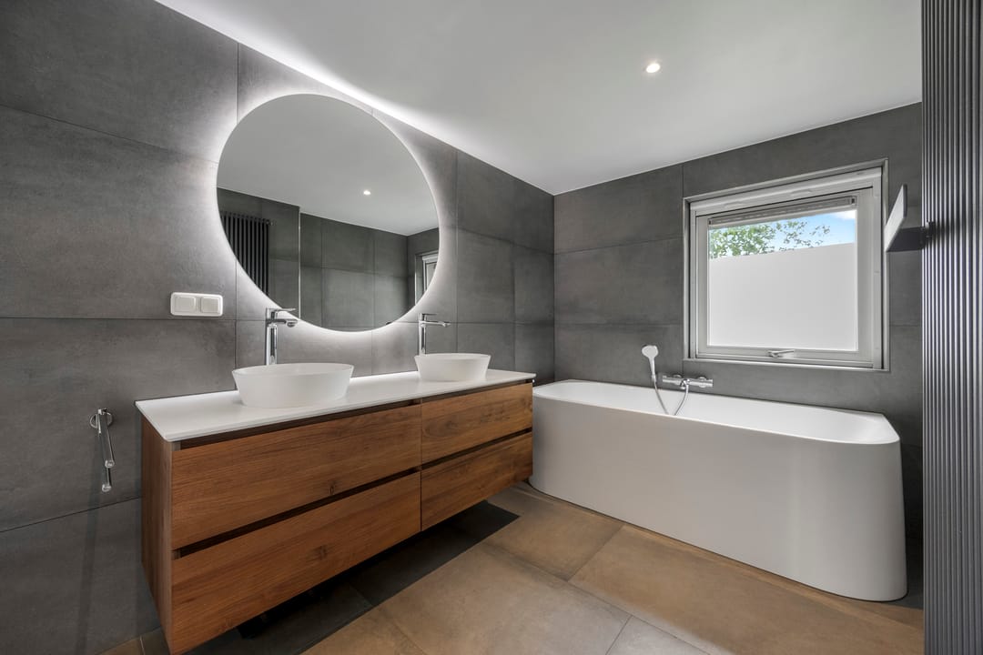 Spacious Detached Family Home with Large Private Garden and Sustainable Features — 47