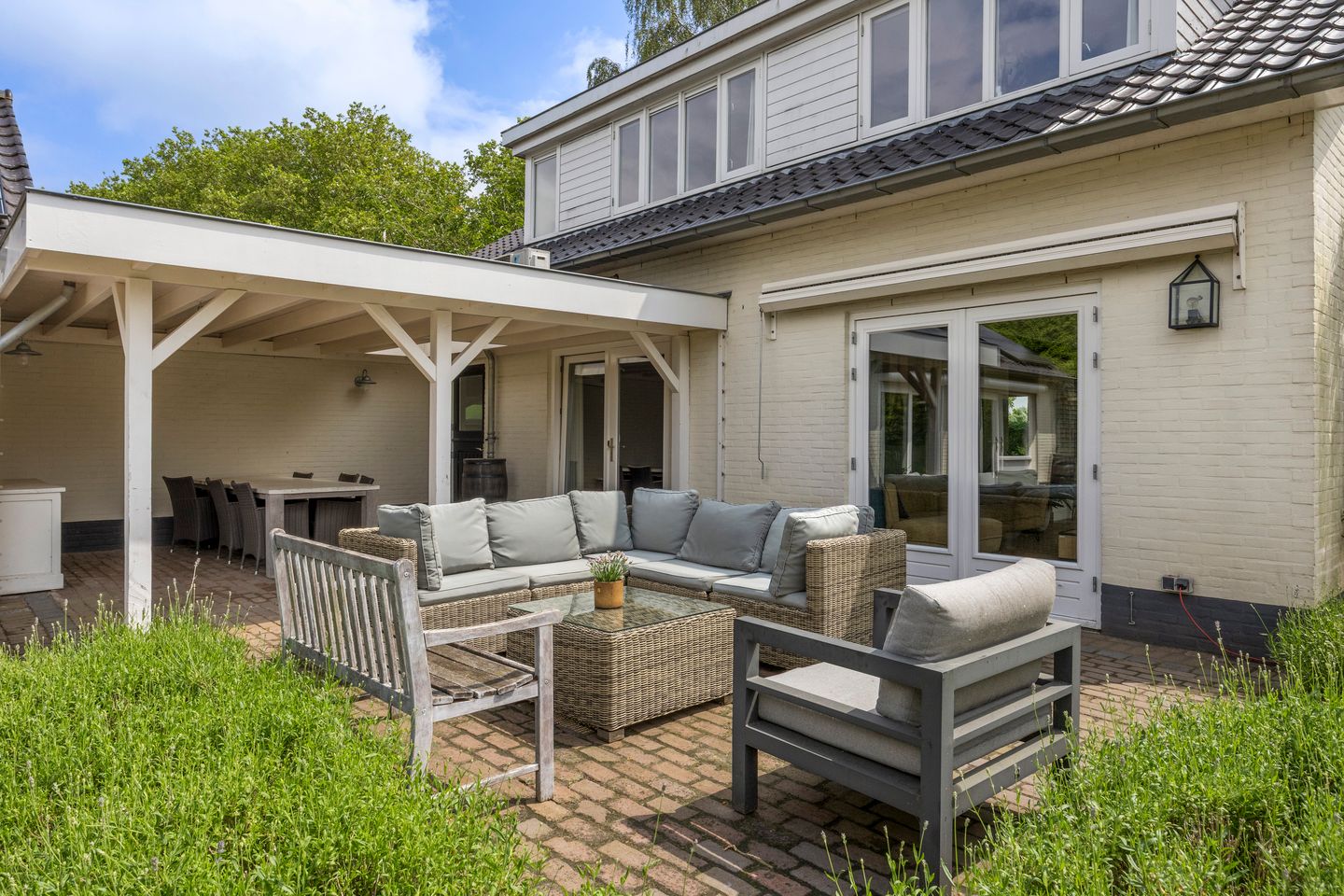 Spacious Detached Family Home with Large Private Garden and Sustainable Features — 34