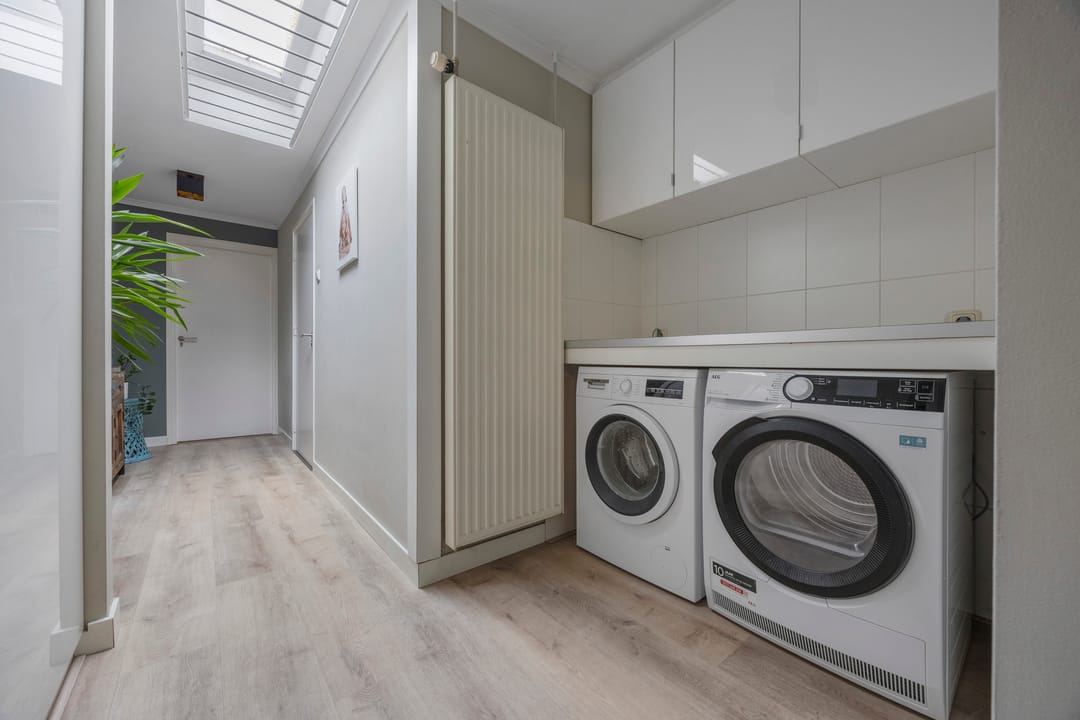 Spacious Detached Family Home with Large Private Garden and Sustainable Features — 26