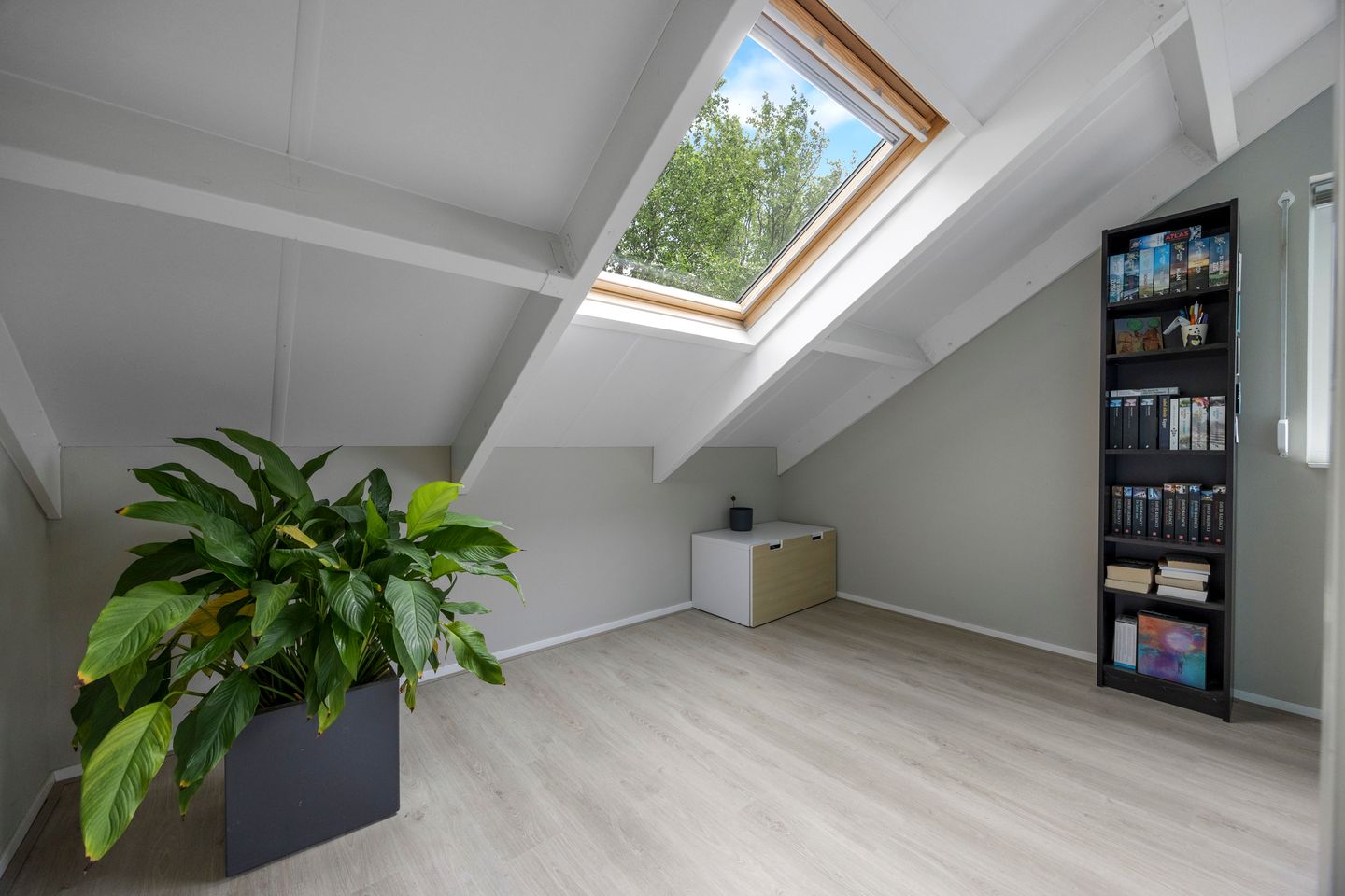 Spacious Detached Family Home with Large Private Garden and Sustainable Features — 59