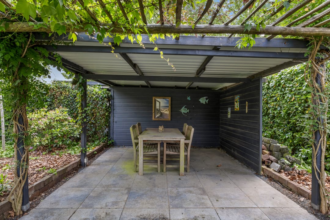 Spacious Detached Family Home with Large Private Garden and Sustainable Features — 38