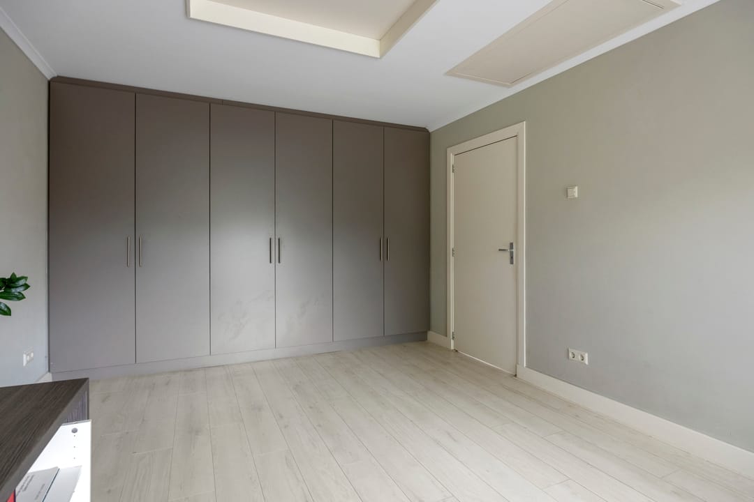 Spacious Detached Family Home with Large Private Garden and Sustainable Features — 32