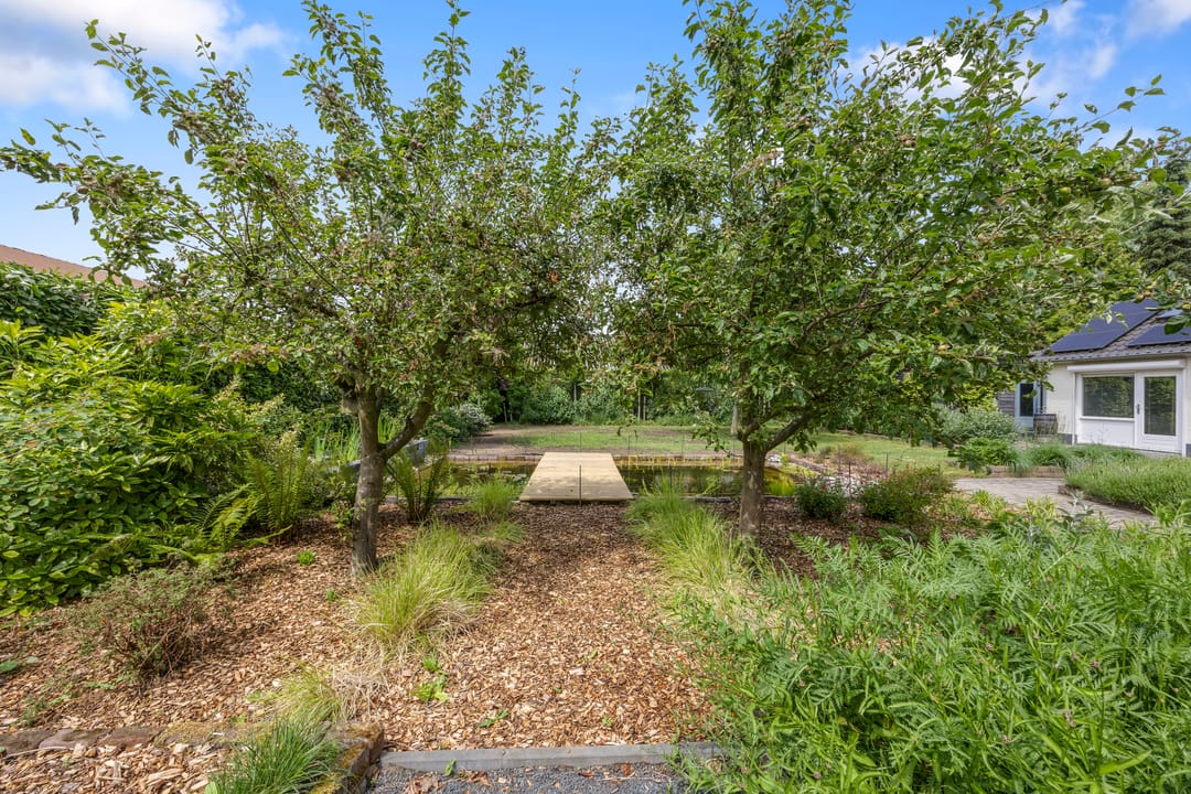 Spacious Detached Family Home with Large Private Garden and Sustainable Features — 73