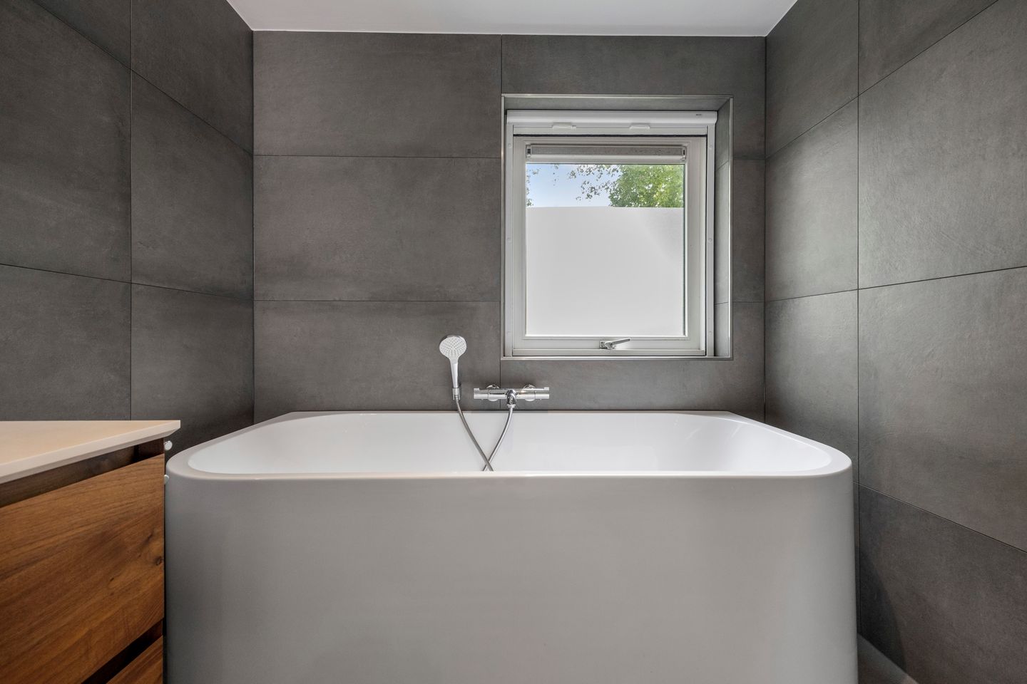 Spacious Detached Family Home with Large Private Garden and Sustainable Features — 49