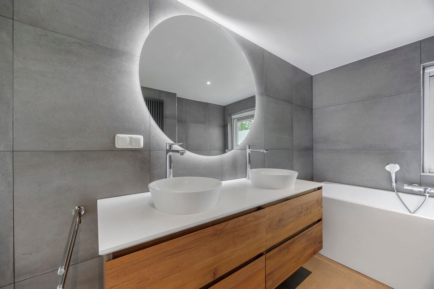 Spacious Detached Family Home with Large Private Garden and Sustainable Features — 50