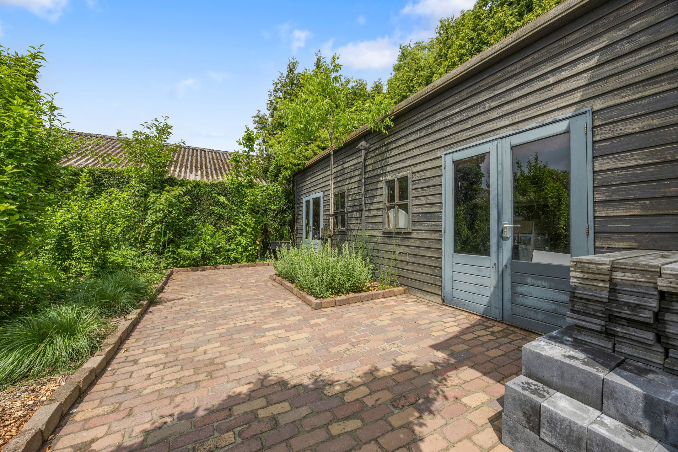 Spacious Detached Family Home with Large Private Garden and Sustainable Features — 42