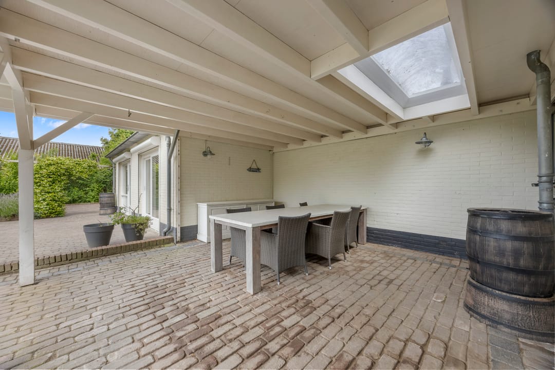 Spacious Detached Family Home with Large Private Garden and Sustainable Features — 37