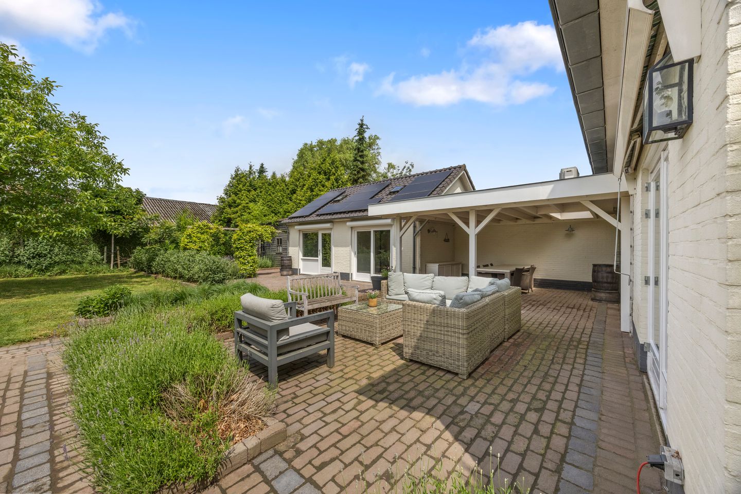 Spacious Detached Family Home with Large Private Garden and Sustainable Features — 35