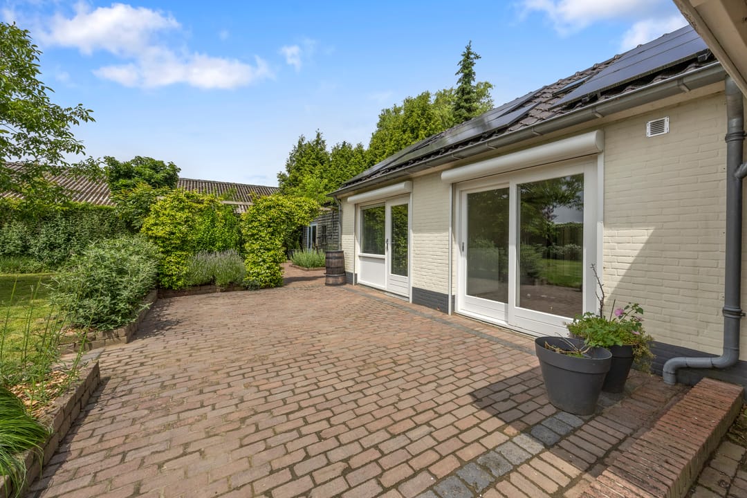 Spacious Detached Family Home with Large Private Garden and Sustainable Features — 41