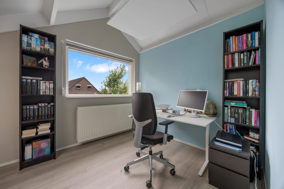 Spacious Detached Family Home with Large Private Garden and Sustainable Features — 61