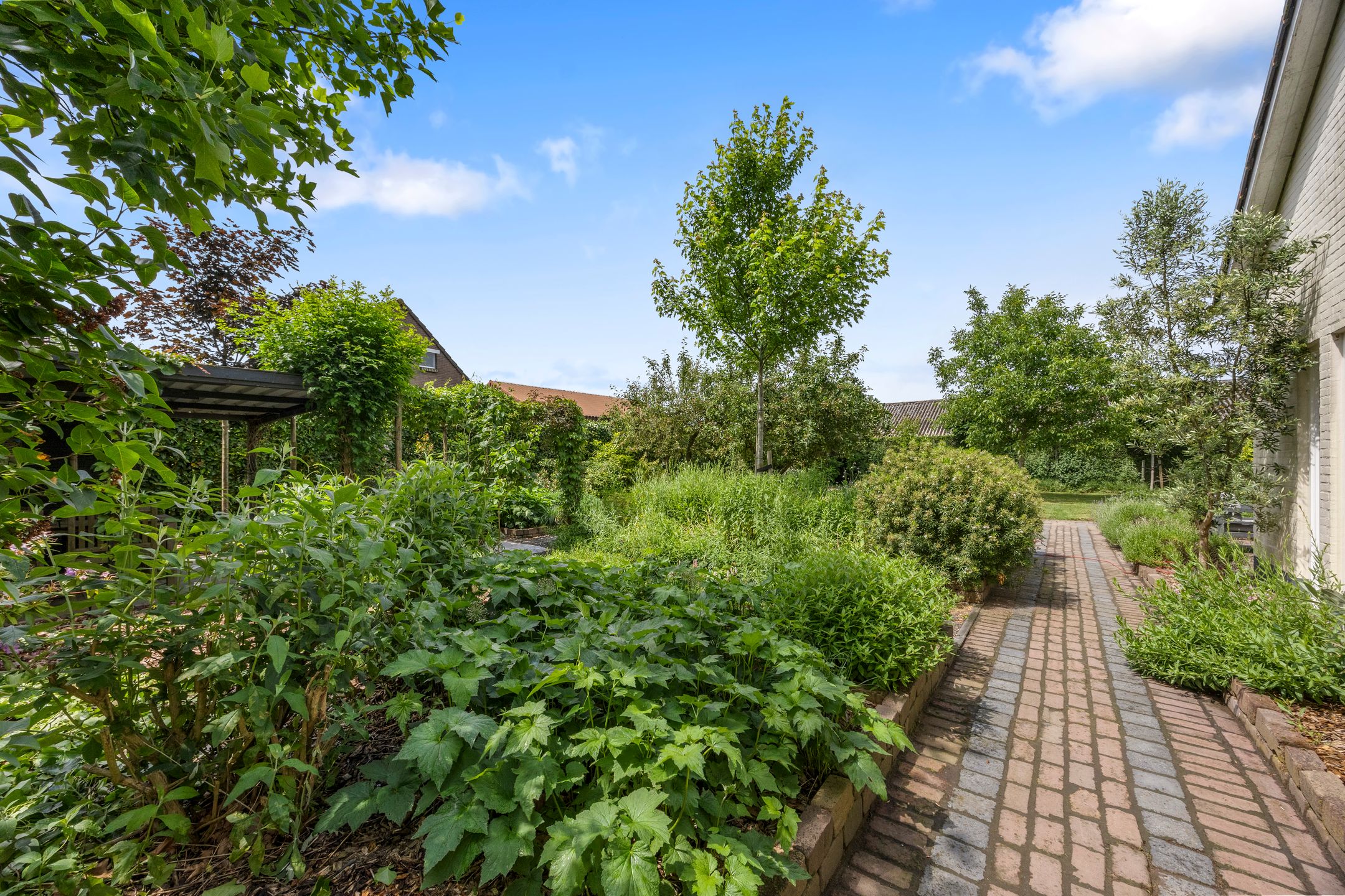 Spacious Detached Family Home with Large Private Garden and Sustainable Features — 69