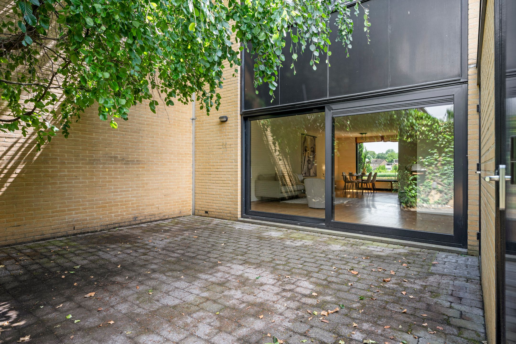 Semi-Detached Home with Free Views and Private Parking in Maastricht — 27