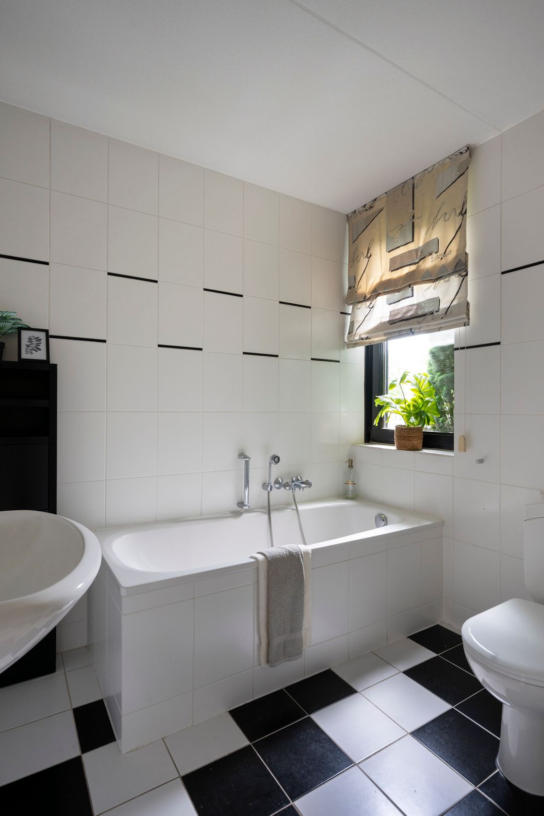 Semi-Detached Home with Free Views and Private Parking in Maastricht — 22