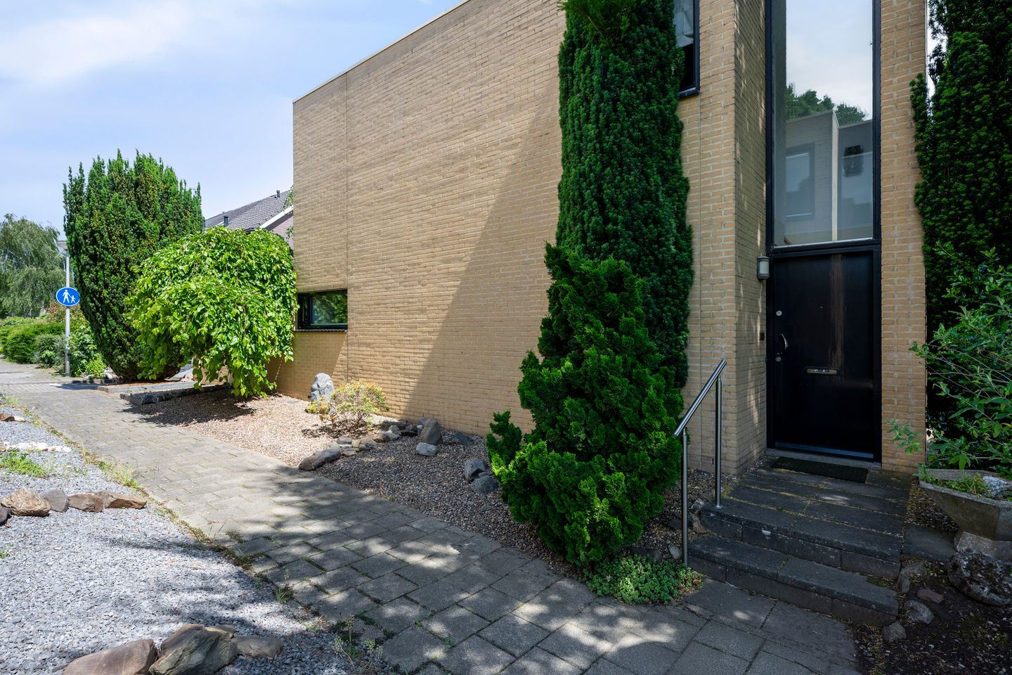Semi-Detached Home with Free Views and Private Parking in Maastricht — 29