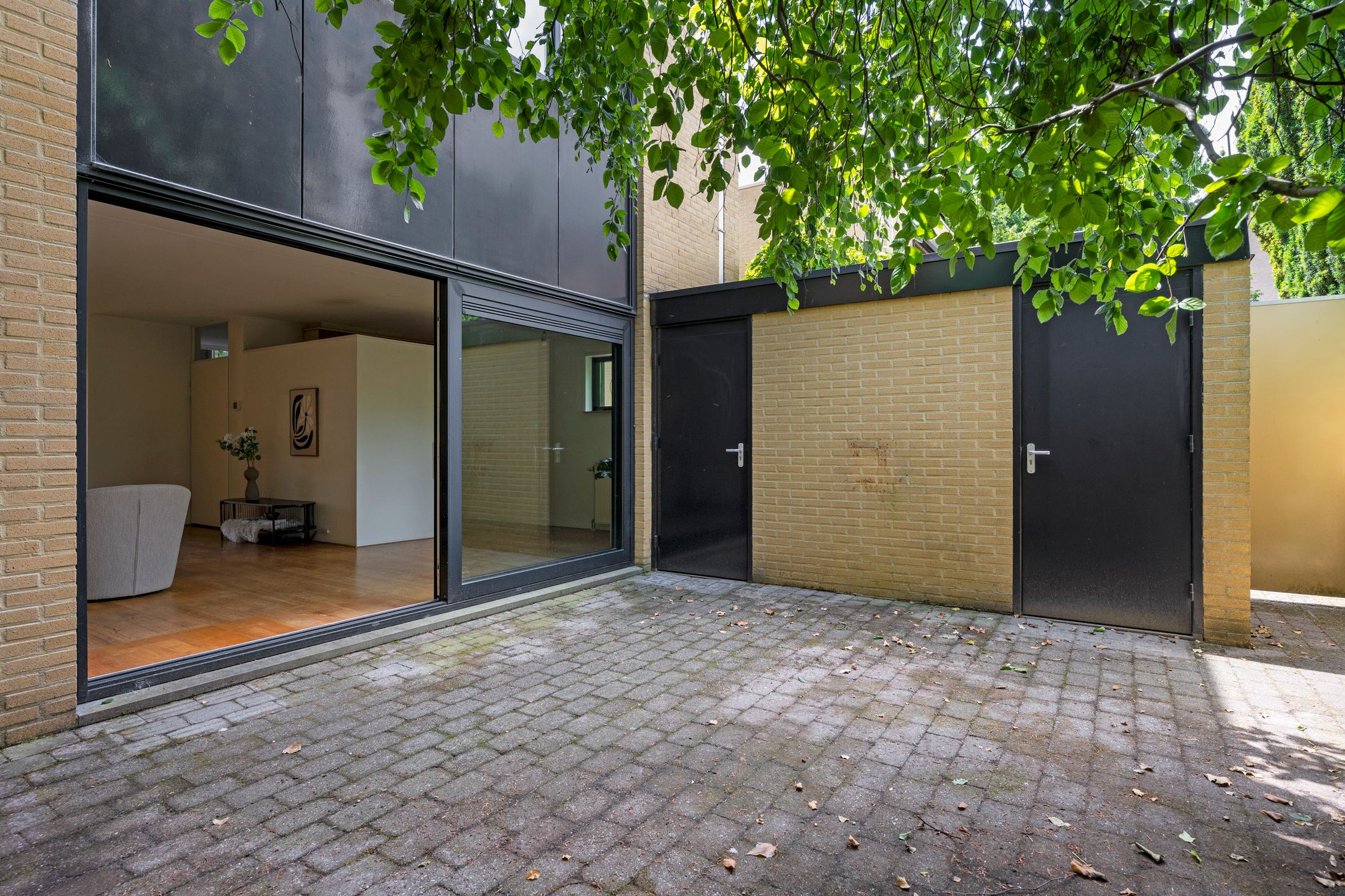 Semi-Detached Home with Free Views and Private Parking in Maastricht — 24