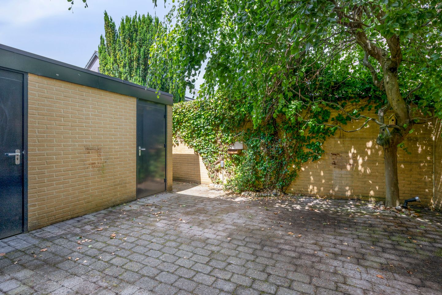 Semi-Detached Home with Free Views and Private Parking in Maastricht — 25