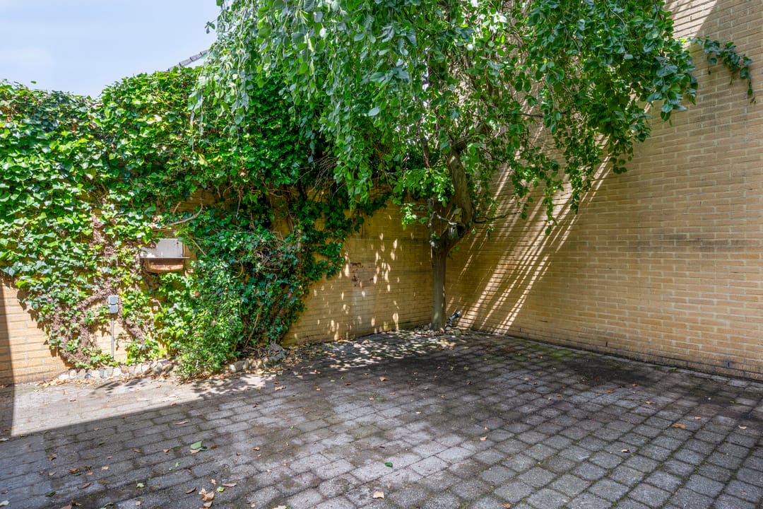 Semi-Detached Home with Free Views and Private Parking in Maastricht — 26