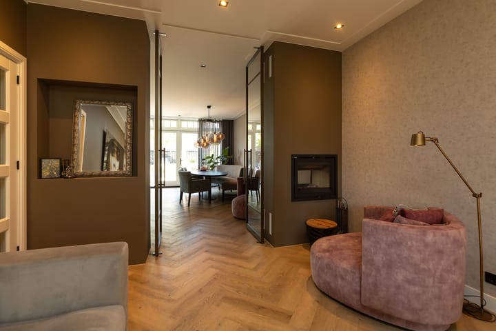 Tussenwoning te koop: Van Oldenbarneveltlaan 47, Hilversum
