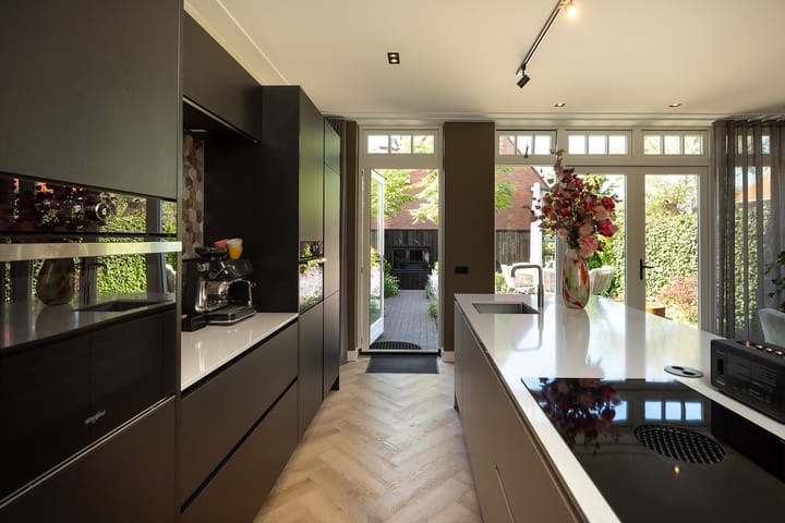 Tussenwoning te koop: Van Oldenbarneveltlaan 47, Hilversum